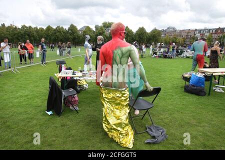 Amsterdam, Netherlands. 05th Sep, 2020. Models poses voluntarily for artists during Body-paint Art at the Museumpplein amid the Coronavirus pandemic on September 5, 2020 in Amsterdam, Netherlands The Bodypaint Art Amsterdam promote body-paint and freedom of expression of the artists and models.(Photo by Paulo Amorim/Sipa USA) Credit: Sipa USA/Alamy Live News Stock Photo