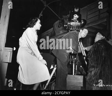 DOLORES DEL RIO NORMAN FOSTER and ORSON WELLES on set candid during filming of JOURNEY INTO FEAR 1943 director NORMAN FOSTER and  ORSON WELLES novel Eric Ambler screenplay Orson Welles and Joseph Cotten producer Orson Welles RKO Radio Pictures Stock Photo