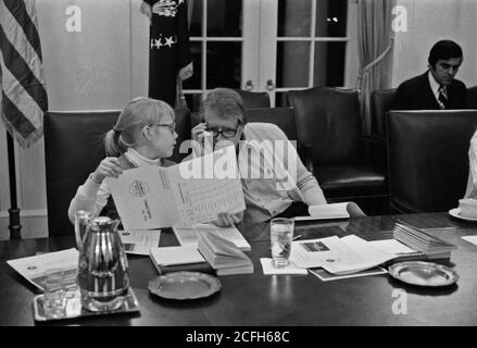 Amy Carter and Jimmy Carter participate in a speed reading course at the White House. ca.  22 February 1977 Stock Photo