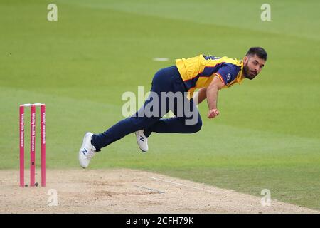 London, USA. 05th Sep, 2020. LONDON, ENGLAND. SEPTEMBER 05 2020: Shane Snater of Essex in the air as he completes his follow through after bowling during the Vitality Blast T20 match between Essex Eagles and Kent Spitfires, at The Kia Oval, Kennington, London, England. On the 5th September 2020. (Photo by Mitchell GunnESPA/Cal Sport Media/Sipa USA-Images)(Credit Image: &copy; ESPA/Cal Sport Media/Sipa USA Photo Agency/CSM/Sipa USA) Credit: Sipa USA/Alamy Live News Stock Photo