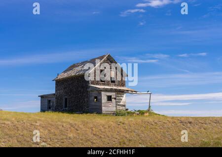 An old abandoned home on the prairies in rural Saskatchewan, Canada. Stock Photo