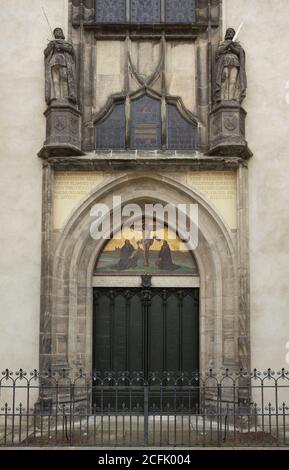 Theses Door of the Castle Church (Schloßkirche) in Wittenberg, Saxony-Anhalt, Germany. Martin Luther posted the Ninety-five Theses on the door of All Saints' Church on 31st October 1517 in the beginning of the Protestant Reformation. The original doors were destroyed by a fire during the Seven Years' War in 1760. Bronze door modelled by German door Friedrich Drake were installed here in November 1858. Stock Photo