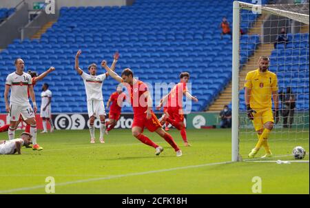 Wales' Neco Williams (background running away) celebrates scoring his side's first goal of the game during the UEFA Nations League Group 4 match at Cardiff City Stadium, Cardiff. Stock Photo