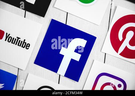Facebook Logo on Wooden Floor Against Wall Stock Photo - Alamy