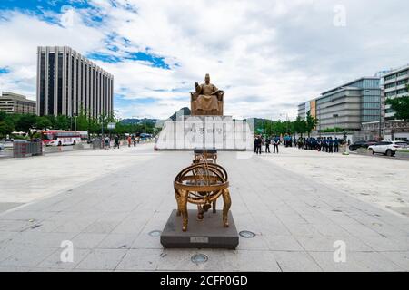 King Sejong statue at Gwanghwamun Square in Seoul, South Korea. Stock Photo