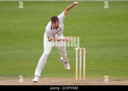 Worcester, UK. 07th Sep, 2020. WORCESTER, ENGLAND. SEPTEMBER 07 2020: Craig Overton of Somerset bowling during day two of the County Championship, Bob Willis Trophy match between, Worcestershire and Somerset at New Road, Worcester, England on September 7 2020. (Photo by Mitchell Gunn/ESPA-Images) Credit: European Sports Photo Agency/Alamy Live News Stock Photo