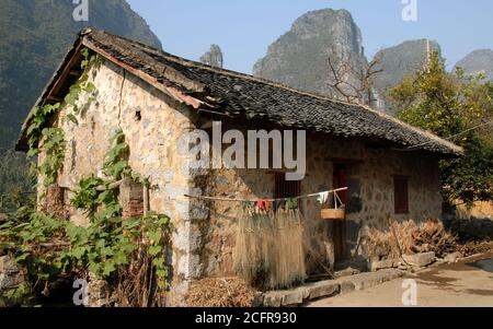 A small village near the Li River between Guilin and Yangshuo in Guangxi Province, China. Stock Photo