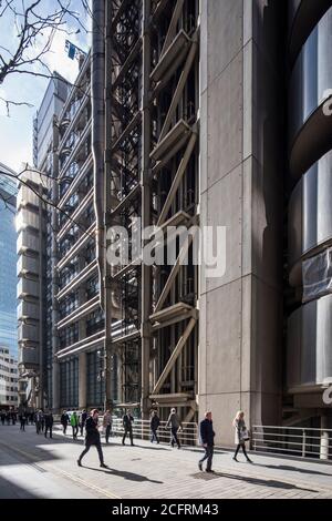 Oblique view south along Lime Street showing concrete diagonal bracing. Lloyd's Building, London, United Kingdom. Architect: Rogers Stirk Harbour + Pa Stock Photo