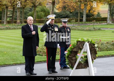 White House Chief of Staff General john Kelly and Chairman of the Joint Chiefs of Staff General Joseph F. Dunford, joined by their wives Karen Kelly and Ellyn Dunford, visiting the Aisne-Marne American Cemetery and Memorial Saturday. Nov 10, 2018, in. Belleau, France. Stock Photo