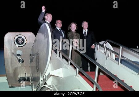 1982 - From (left to right), former President Gerald R. Ford, Richard Nixon, former First Lady Rosalynn Carter and former President Jimmy Carter wave good-by as they prepare to depart for Egypt.  They will attend the funeral for slain Egyptian President Anwar Sadat. Stock Photo