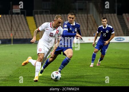 Zenica, Bosnia and Herzegovina. 7th Sep, 2020. Muhamed Besic (C) of Bosnia and Herzegovina (BiH) vies with Kamil Grosicki (L) of Poland during the UEFA Nations League football match between BiH and Poland in Zenica, Bosnia and Herzegovina, on Sept. 7, 2020. Credit: Nedim Grabovica/Xinhua/Alamy Live News Stock Photo