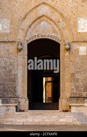 Entrance door to the main office of the Banca Monte dei Paschi di Siena, one of the oldest banks in the world. The building is the  Palazzo Salimbeni,... Stock Photo