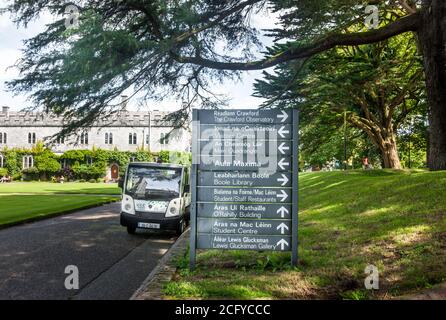 Cork City, Cork, Ireland. 08th September, 2020. With university place offers arriving on Friday next, third level colleges are preparing for an intake of new students later in September. Picture shows a Singpost by the main Quadrangle at University College Cork, Ireland. - Credit; David Creedon / Alamy Live News Stock Photo
