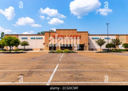 Flowood, MS / USA - August 9, 2020: Hobby Lobby store front with empty parking lot and copy space. Stock Photo