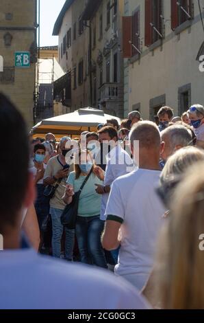 Pistoia, Tuscany, Italy. 08th Sep, 2020. Matteo Salvini meeting and greeting people after regional rally campaign supporting Susanna Ceccardi in Pistoia, Tuscany, Italy 8th Sep 2020 Credit: Jakobusvide/Alamy Live News Stock Photo