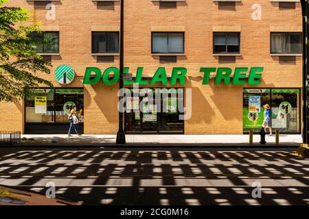A Dollar Tree store in the Astoria neighborhood in New York on Sunday, August 30, 2020. (© Richard B. Levine) Stock Photo