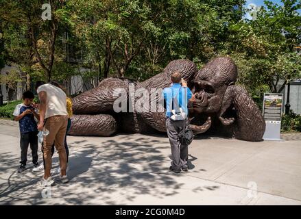 The bronze giant gorilla sculpture entitled “King Nyani” is seen in Bella Abzug Park in New York on Wednesday August 26, 2020. The artwork by the artists Gillie and Marc Schattner draws attention to the endangered Silverback Gorilla whose existence is endangered by illegal poaching and deforestation. King Nyani is inspired by the movie King Kong and its hand is extended so visitors can channel their own Fay Wray moment. (© Richard B. Levine) Stock Photo