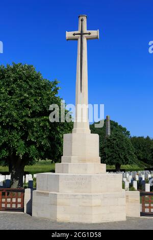 The main entrance to the Essex Farm Cemetery (1914-1918) with the Cross of Sacrifice & 49th (West Riding) Infantry Division memorial in Ypres, Belgium Stock Photo