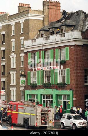 PAP 5. 18/6/85. LONDON. Firemen attend the scene at 'The World Turned Upside Down' public house in south east London's Old Kent Road today (Sun). One man died and severals others had to be rescued when the blaze turned the pub into an inferno and police today said they were treating the fire as 'suspicious'. See PA story DEATH Fire. Photo by Gill Allan/PA. Stock Photo