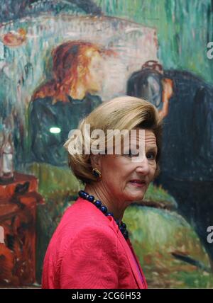 Queen Sonja of Norway tours the Edvard Munch exhibition, which opens to the public on 28th June, at the Tate Modern in London. Stock Photo