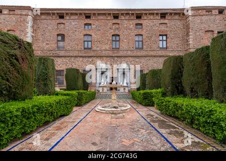 Gardens of the naval palace with some statues and a fountain in the central part Stock Photo