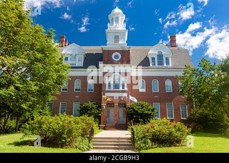 Chestertown, MD, USA 08/30/2020: Chestertown Public School Building, currently used as a Kent County government building. It has gambrel roof, brick e Stock Photo