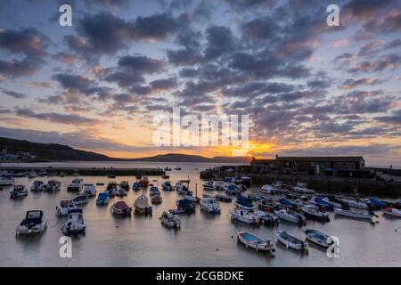 Lyme Regis, Dorset, UK. 10th Sep, 2020. UK Weather: A beautiful autumnal sunrise on a chilly morning at the coastal resort of Lyme Regis as high pressure moves into the region bringing dry and settled conditions ahead of a prediccted mini-heatwave. Credit: Celia McMahon/Alamy Live News Stock Photo