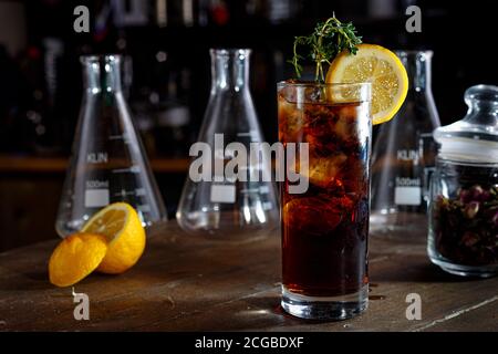 https://l450v.alamy.com/450v/2cgbdxf/a-brown-cocktail-or-lemonade-with-cola-stands-on-the-counter-of-a-dark-bar-2cgbdxf.jpg