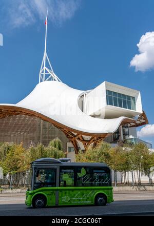 Electric bus, local transport, Centre Pompidou-Metz, in the city center, of Metz, France Stock Photo