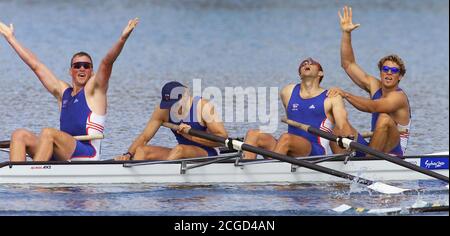 Steve Redgrave, Matthew Pinsent, James Cracknell and Tim Foster win the Gold in the Mens Coxless Four. Sydney Olympics 2000 PHOTO: Mark Pain /ALAMY Stock Photo