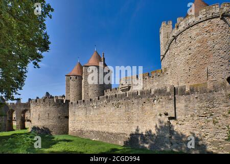 The inner and outer double castle walls at La Cite, Carcassonne, Languedoc-Roussillon, France Stock Photo