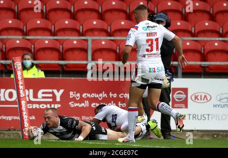 Hull FC's Adam Swift dives in to score a try during the Betfred Super League match at The Totally Wicked Stadium, St Helens. Stock Photo