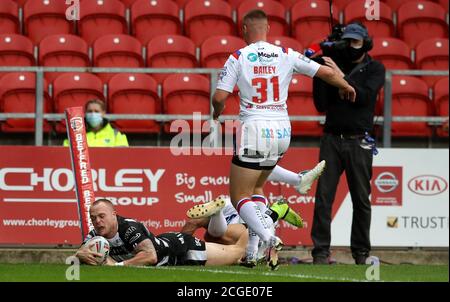 Hull FC's Adam Swift dives in to score a try during the Betfred Super League match at The Totally Wicked Stadium, St Helens. Stock Photo