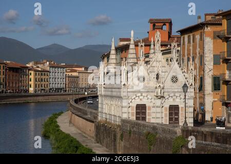 View towards Santa Maria della Spina church on the banks of the river Arno Pisa, Tuscany, Italy, Europe. Stock Photo