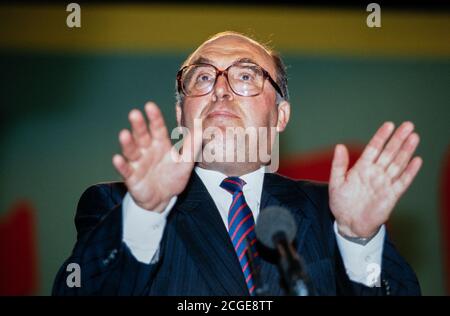 John Smith MP, Leader of the Labour Party at the Trades Union Congress Conference in Brighton . 13 September 1993. Photo: Neil Turner Stock Photo
