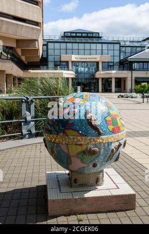 Exterior view of The National Archives in Kew, south west London. 15 May 2009. Photo: Neil Turner Stock Photo