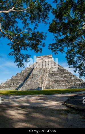 View of El Castillo (Temple of Kukulcan), the great Mayan pyramid, in the Chichen Itza Archaeological Zone (UNESCO World Heritage Site) on the Yucatan Stock Photo