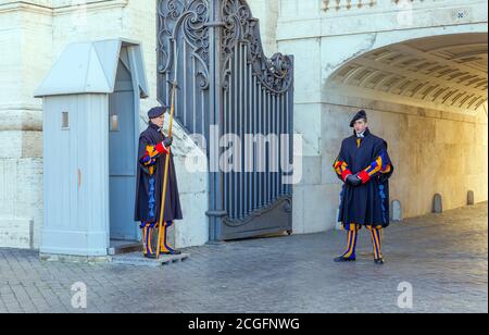 The Pontifical Swiss Guard guarding the entrance to the Vatican City. The Papal Guard with about 100 men is the world's smallest army. Stock Photo