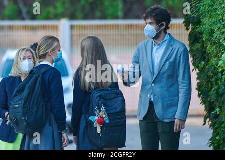 Madrid, Madrid, Spain. 11th Sep, 2020. Crown Princess Leonor, Princess Sofia attends arrive at the 'Santa Maria de los Rosales' School on the first day of school on September 11, 2020 in Madrid, Spain Credit: Jack Abuin/ZUMA Wire/Alamy Live News Stock Photo