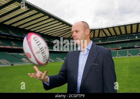 CLIVE WOODWARD AT TWICKENHAM RUGBY GROUND, BRITAIN - 01 JUL 2004  PHOTO CREDIT : © MARK PAIN / ALAMY STOCK PHOTO Stock Photo