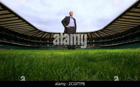 CLIVE WOODWARD AT TWICKENHAM RUGBY GROUND, BRITAIN - 01 JUL 2004  PHOTO CREDIT : © MARK PAIN / ALAMY STOCK PHOTO Stock Photo