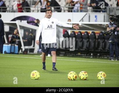 Assistant coach of PSG Zsolt Low during the warm up before the French championship Ligue 1 football match between RC Lens (Racing Club de Lens) and Pa Stock Photo