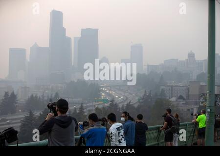 Seattle, Washington, USA. 11th Sep, 2020. The Seattle skyline is bathed in smoke and haze on September 11, 2020. Air quality across Washington state deteriorated to unhealthy levels due to smoke from wildfires burning in Oregon and California. The Washington Department of Ecology issued a statewide air quality alert that will continue through the weekend. Credit: Karen Ducey/ZUMA Wire/Alamy Live News Stock Photo