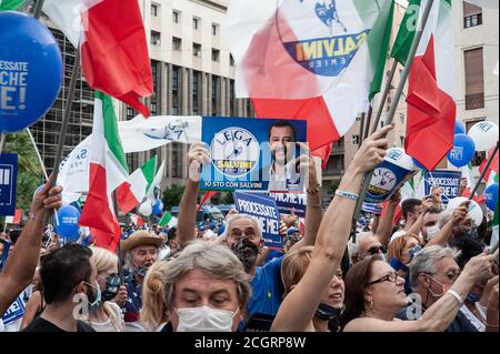 Naples, Italy. 11th Sep, 2020. NAPOLI, ITALY - SEPTEMBER 11, 2020 - Supporters of the Italian centre-right Lega (LEGA), participate in a rally organized by the party for the Campania Region's election campaign in Naples, September 11, 2020. Credit: Manuel Dorati/ZUMA Wire/Alamy Live News Stock Photo