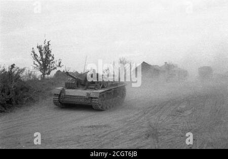 2. Weltkrieg Wehrmacht Heer Sturmgeschütz III StuG III Ausf. F - 2nd World War / WW2 German Army Assault Gun III Type F Stock Photo