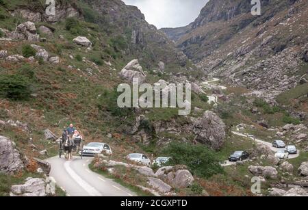 Gap of Dunloe, Killarney, Kerry, Ireland. 12th September, 2020. A family take a leisurely afternoon drive on a jaunting car followed by a stream of traffic through the narrow road at the Gap of Dunloe, Co. Kerry, Ireland.  - Credit; David Creedon / Alamy Live News Stock Photo