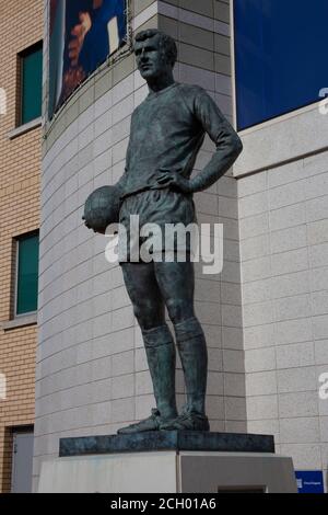 Statue of Peter Leslie Osgood by sculptor Philip Jackson outside Stamford Bridge stadium home of Chelsea Football Club, Fulham West London UK Stock Photo