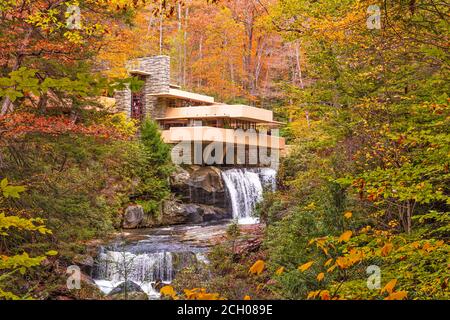 MILL RUN, PENNSYLVANIA, USA - OCTOBER 24, 2017: Fallingwater over Bear Run waterfall in the Laurel Highlands of the Allegheny Mountains. Stock Photo