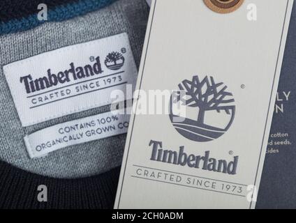 barbilla Perdóneme Espacioso LONDON, UK - SEPTEMBER 09, 2020: Timberland label and clothing tag on black  cotton fabric Stock Photo - Alamy