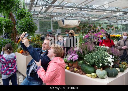 Moscow, Russia. 13th Sep, 2020. Visitors take a selfie during the annual flower festival at Aptekarskiy Ogorod botanical garden in Moscow, Russia, on Sept. 13, 2020. The autumn flower festival opened here on Sept. 12. Credit: Alexander Zemlianichenko Jr/Xinhua/Alamy Live News Stock Photo